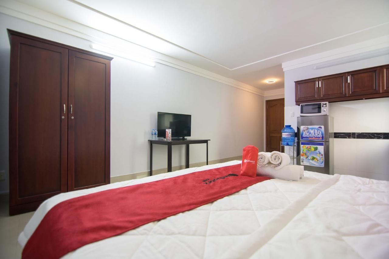 Reddoorz Near Hoa Lu Stadium Хошимин Экстерьер фото