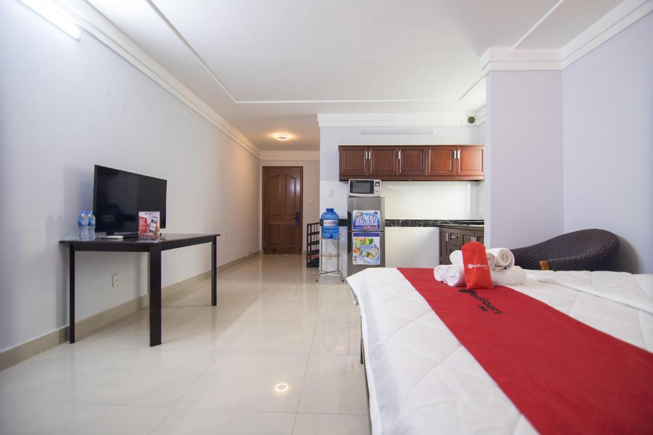 Reddoorz Near Hoa Lu Stadium Хошимин Экстерьер фото