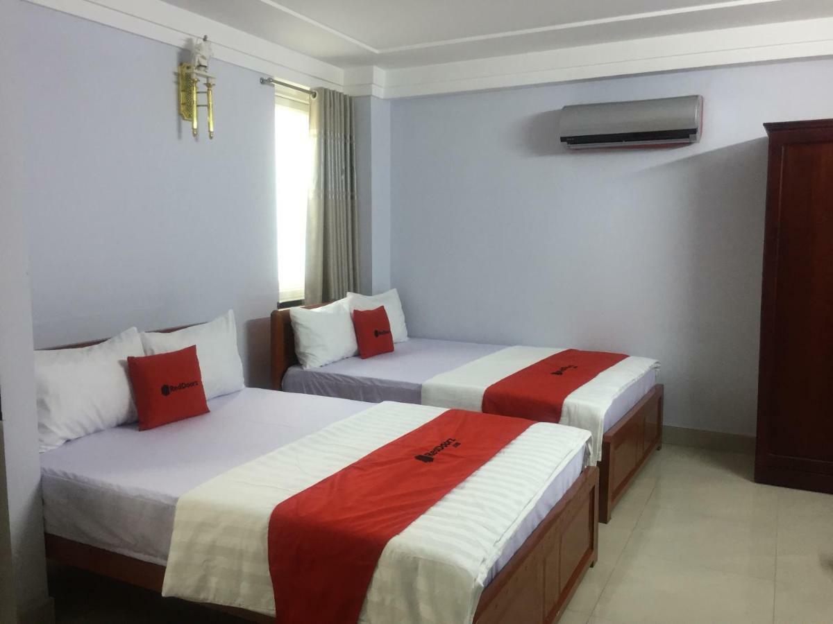Reddoorz Near Hoa Lu Stadium Хошимин Экстерьер фото
